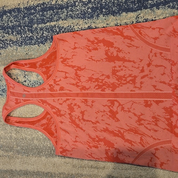 Lululemon Swiflty Tank - Picture 4 of 5